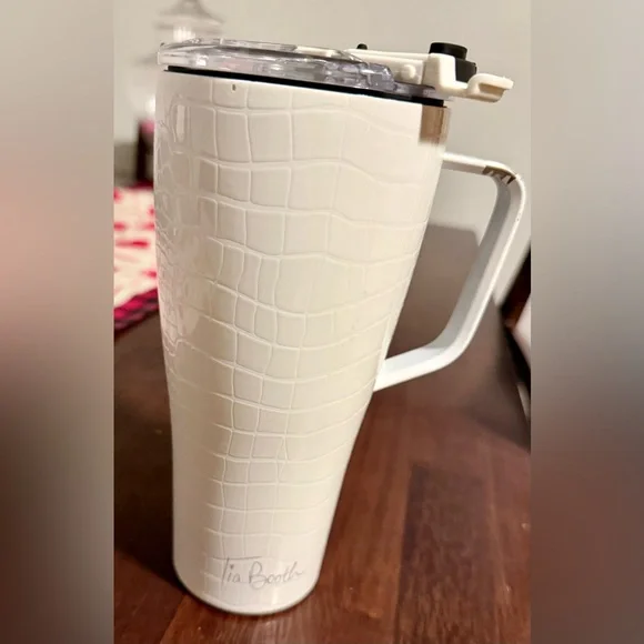 BrüMate Pearl Crocodile 32oz Tumbler - Picture 2 of 5